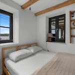 Awesome In With Wifi Casa vacanze Pirovac