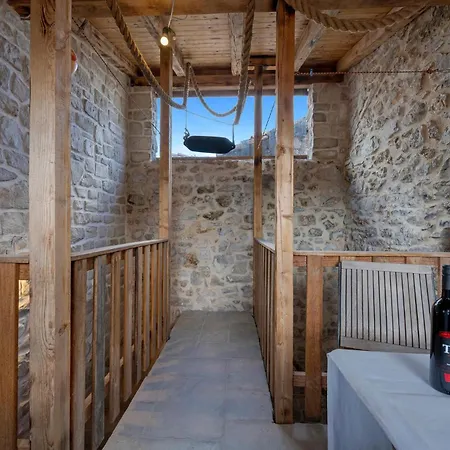 Vikendica 2 Bedroom Amazing In *