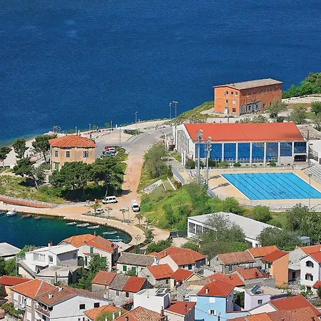 2 Bedroom Amazing In Holiday home
