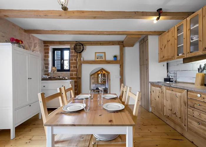 2 Bedroom Amazing In 피로바츠