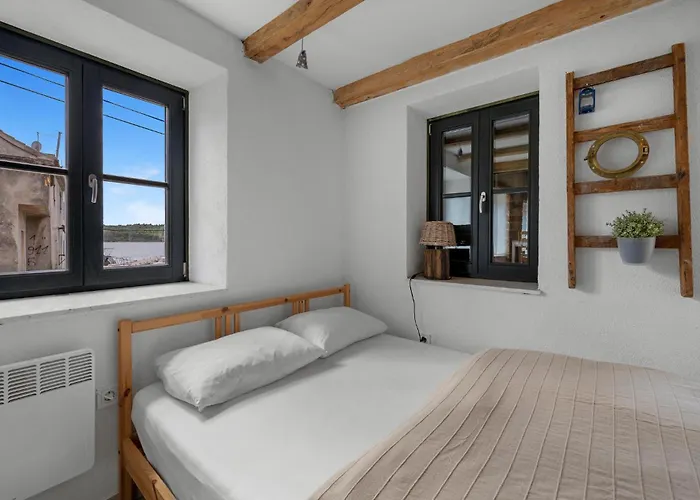 2 Bedroom Amazing In 別荘 ピロヴァッツ