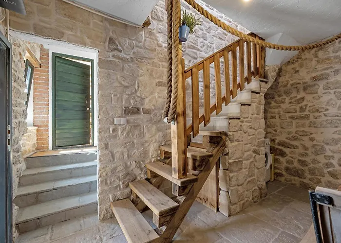 2 Bedroom Amazing In 別荘 ピロヴァッツ