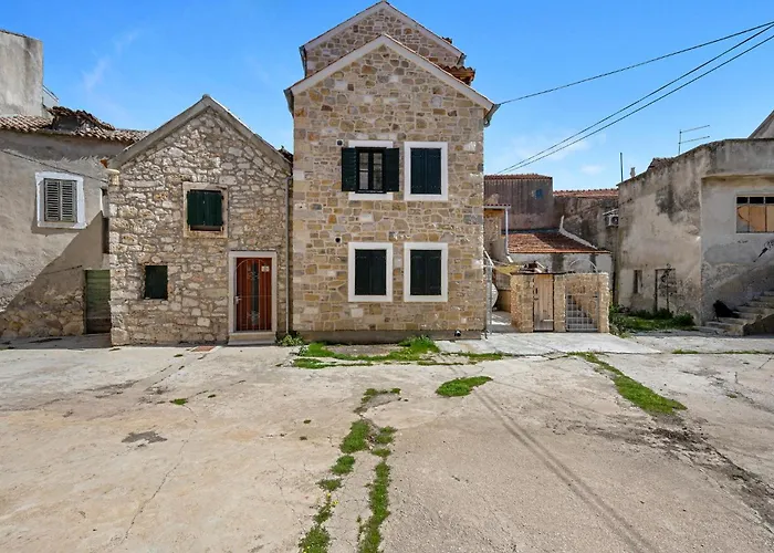 2 Bedroom Amazing In 別荘 ピロヴァッツ